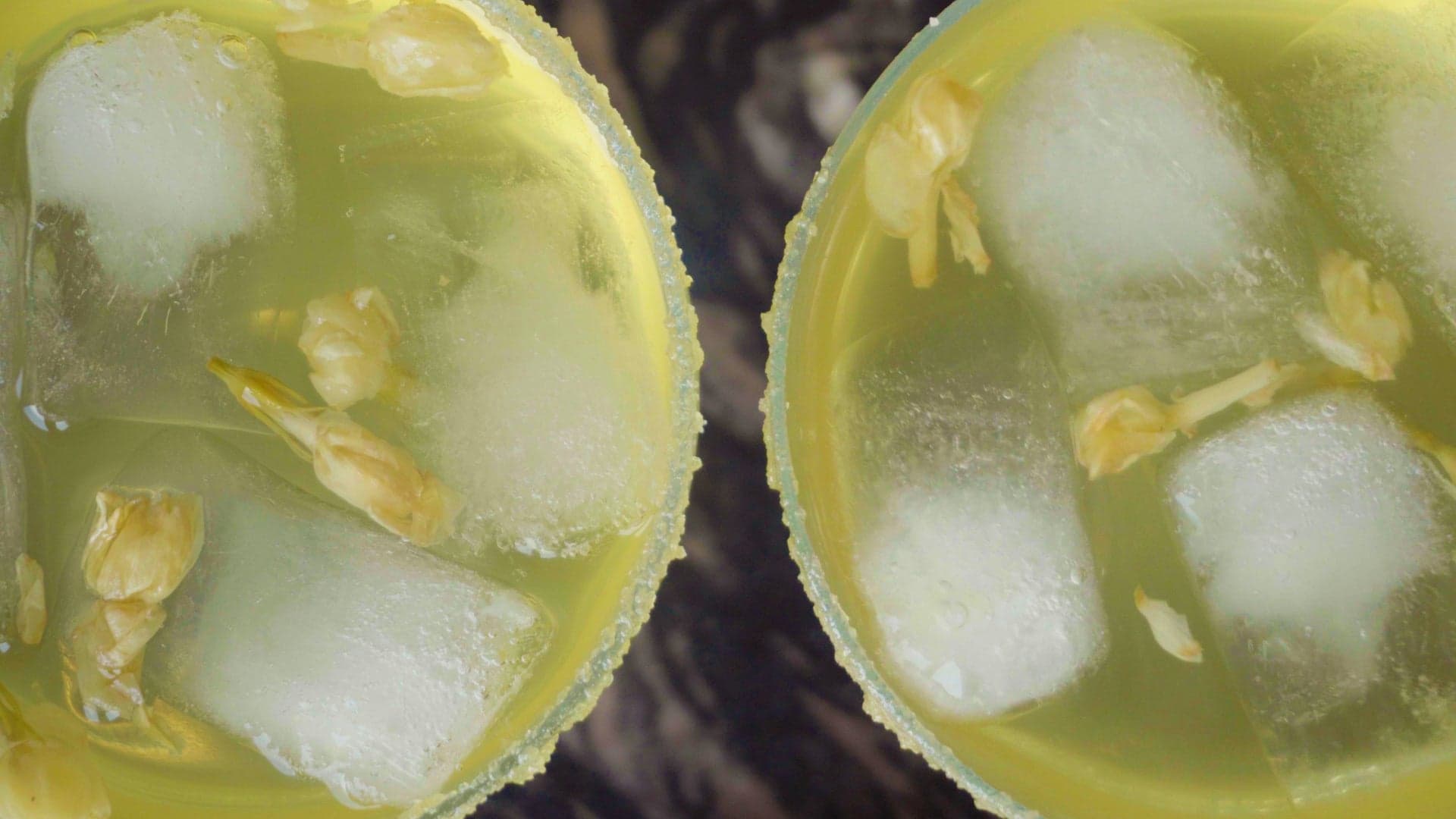 Cold brew z płatków kwiatów